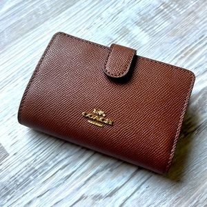Coach wallet. Brown color. Barely used. Like brand new